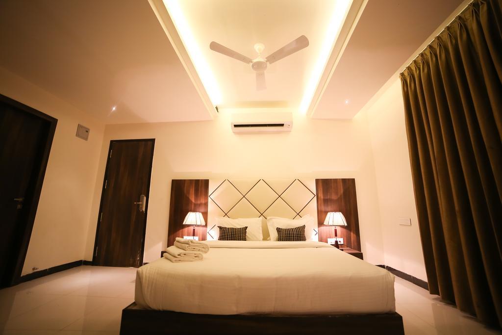 Meghdoot Hotel & Resort Ujjain Eksteriør bilde