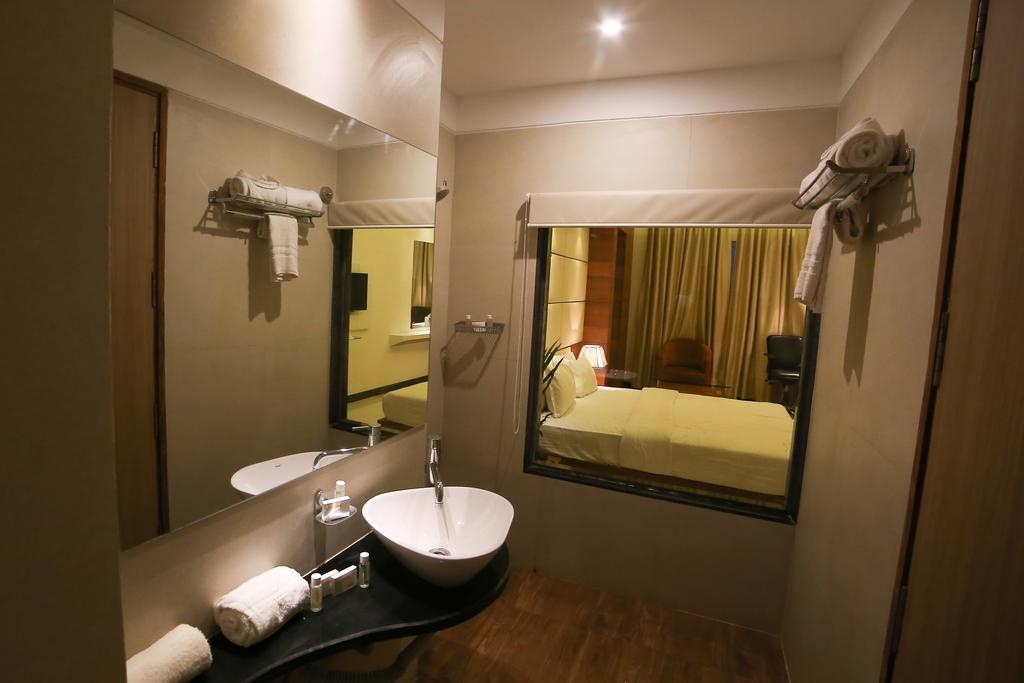 Meghdoot Hotel & Resort Ujjain Eksteriør bilde